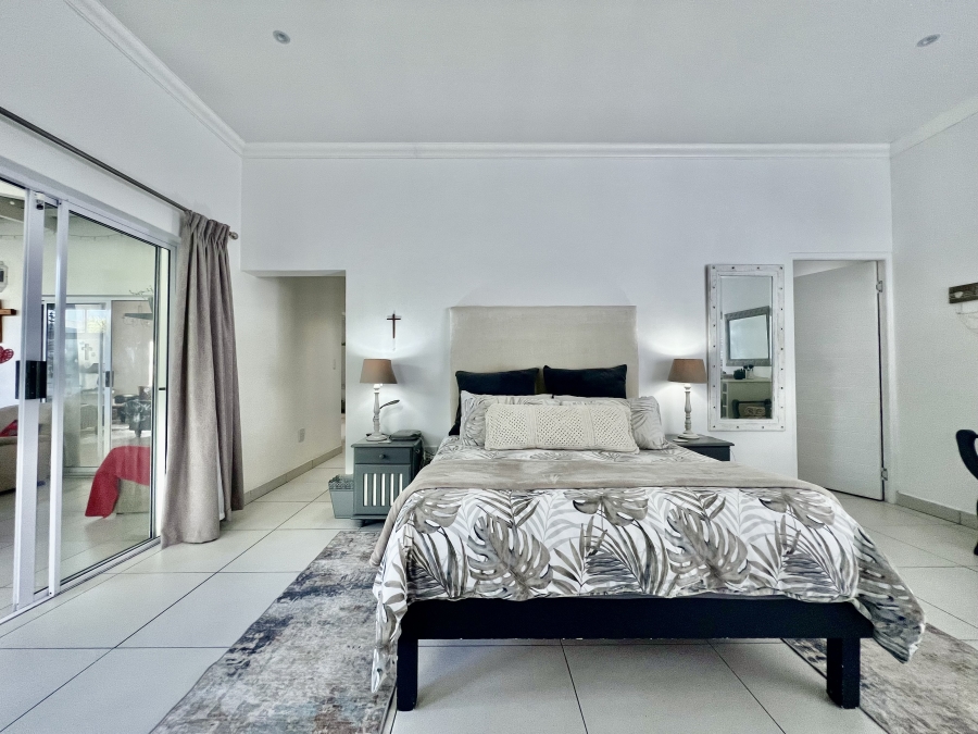 4 Bedroom Property for Sale in The Cove Western Cape